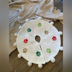 Tree skirt Paw Print 16”